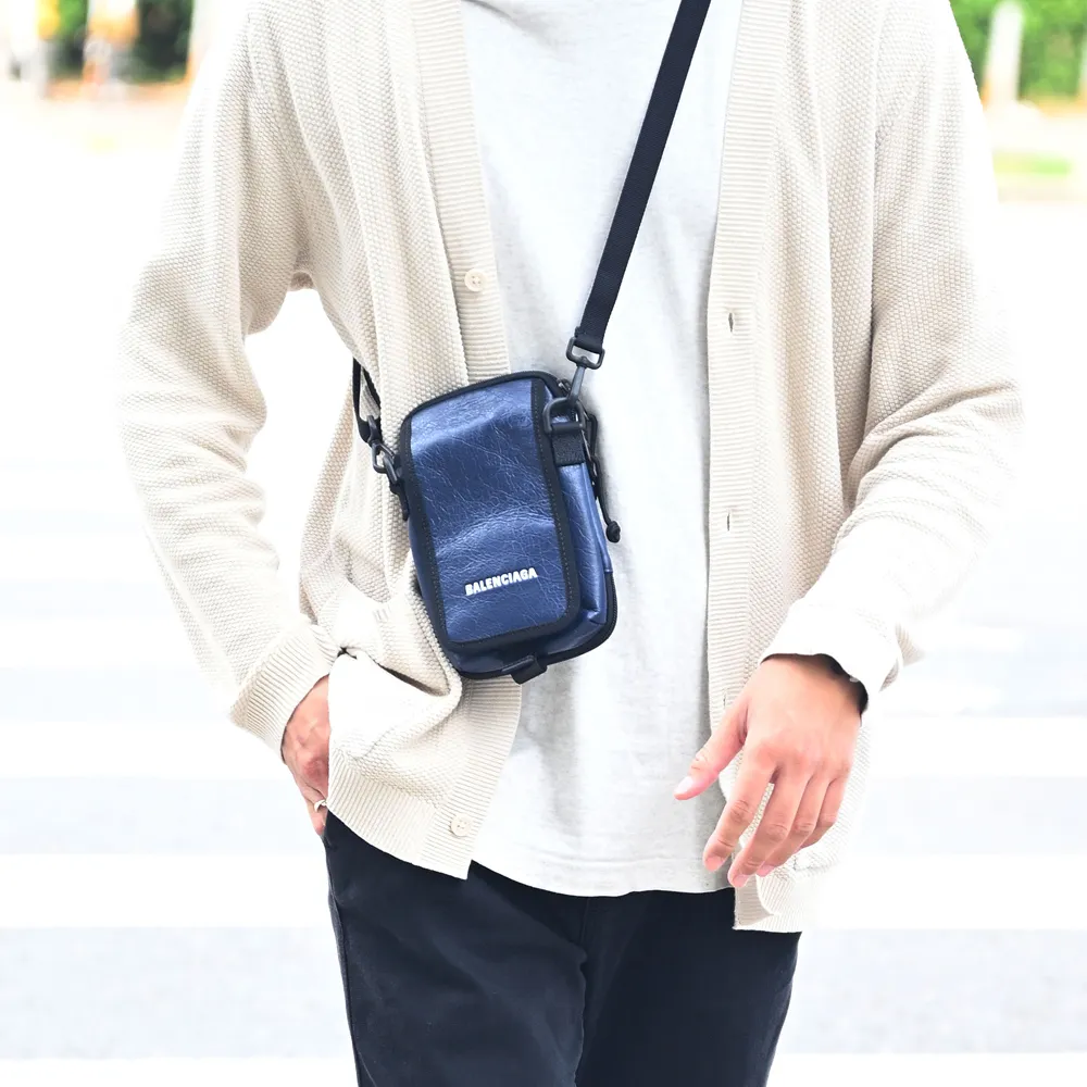 Balenciaga 巴黎世家---黑小羊皮拼布異材質洋裝--僅此一件--義大利製--原價七萬多 歷史價格詳細信息