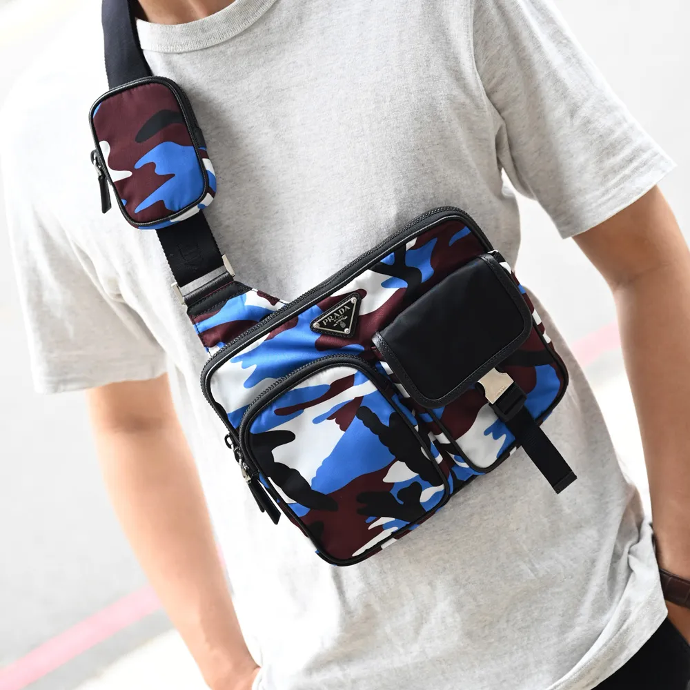 PRADA 2VH097三角LOGO迷彩印花尼龍斜背/胸口包.藍/紫 歷史價格詳細信息