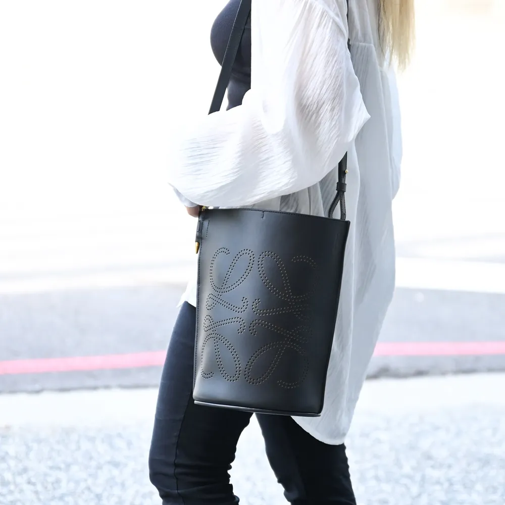 LOEWE Bucket Handle Bag 帆布拼接兩用水桶包.米/黑 歷史價格詳細信息