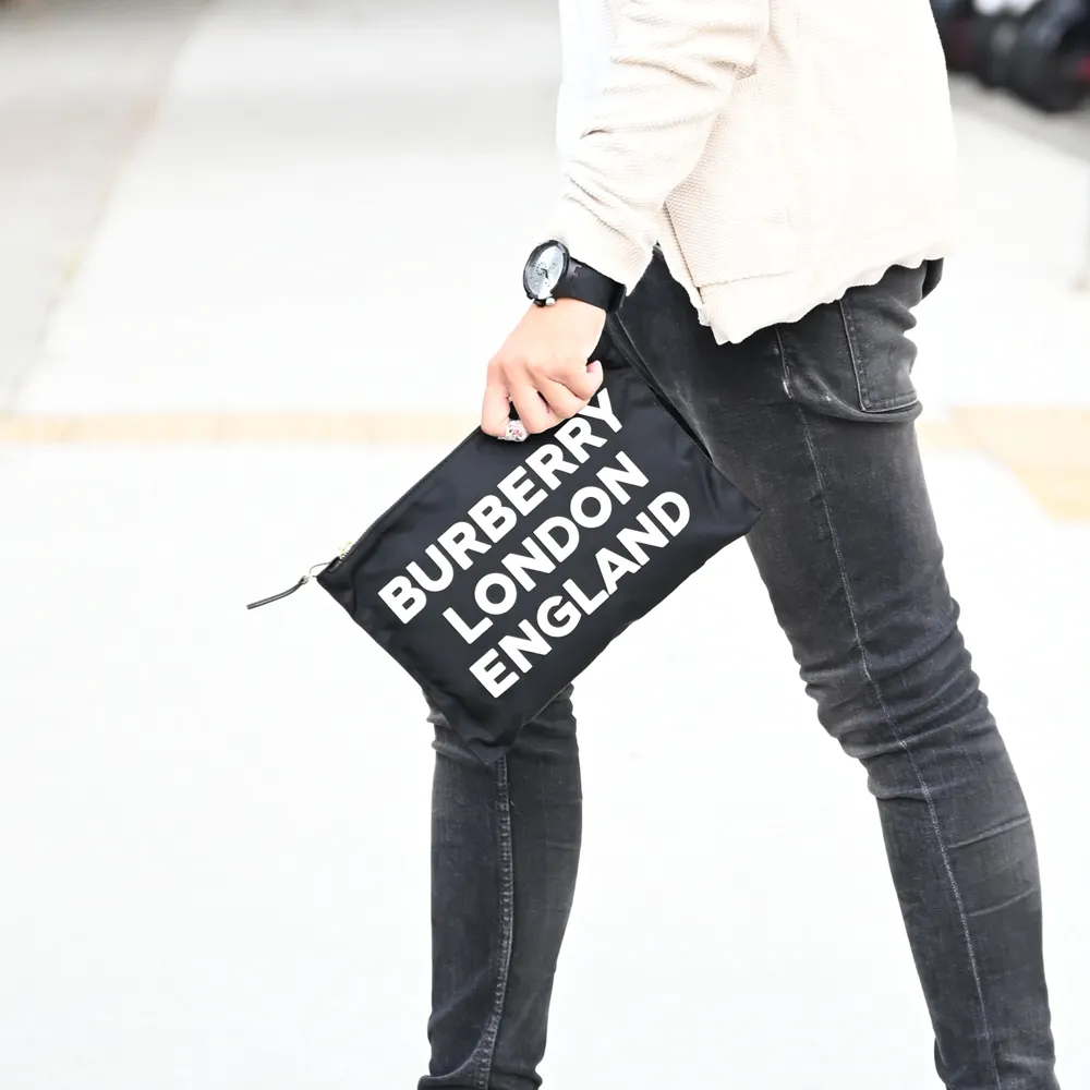 BURBERRY 黑色手拿包/萬用包 歷史價格詳細信息