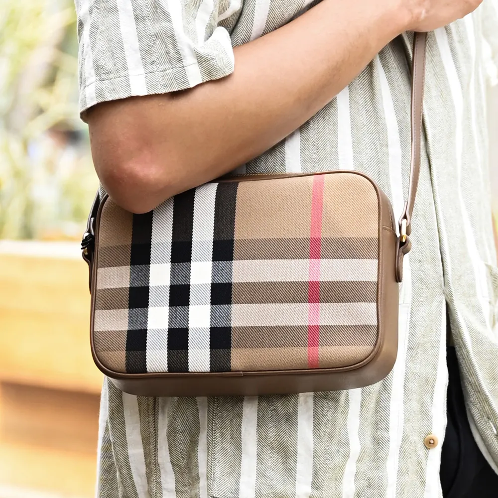 BURBERRY 8084485 BANWELL 質感牛皮拼接格紋棉麻手提斜背兩用包.咖 歷史價格詳細信息