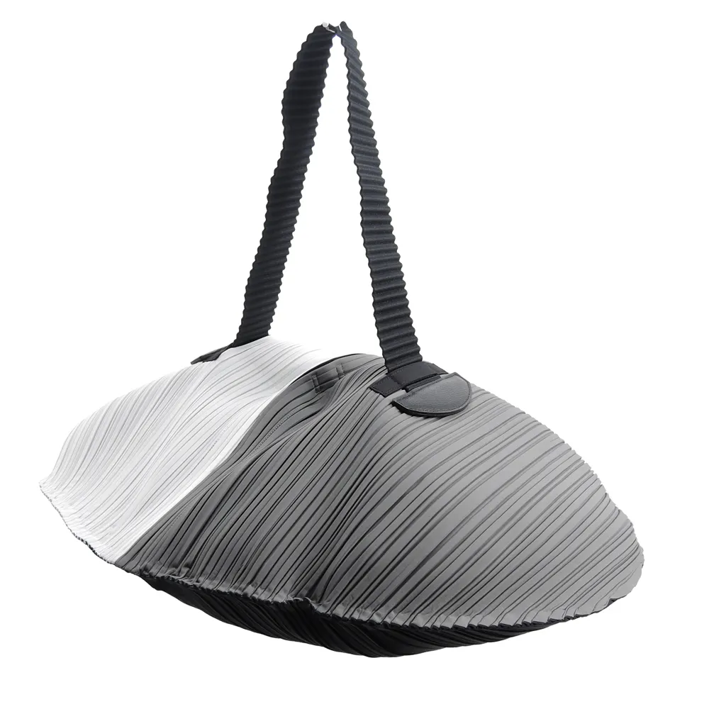 ISSEY MIYAKE褶皺植絨滴可愛連身裙，有點像天鵝絨的 歷史價格詳細信息