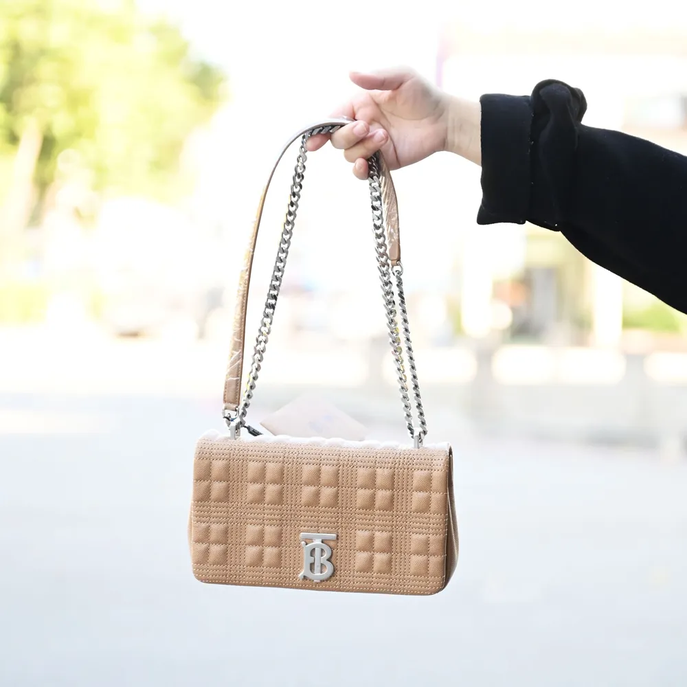BURBERRY Lola 小羊皮縫線設計迷你翻蓋鍊包(黑色) 8059492 A1189 歷史價格詳細信息