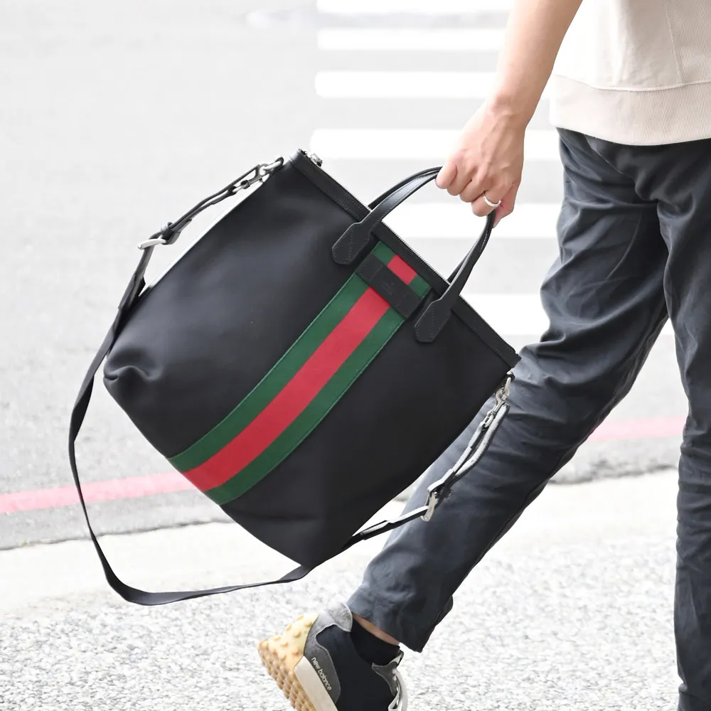 Gucci 經典 綠紅織帶logo設計 男生 拉鍊長夾 歷史價格詳細信息