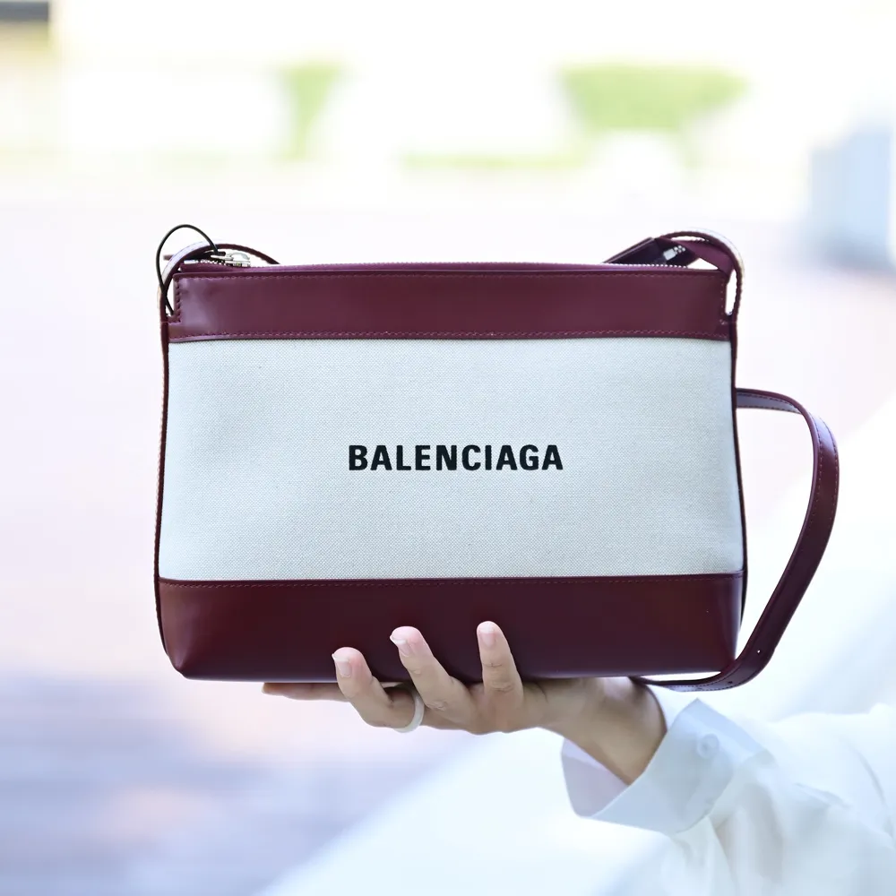 BALENCIAGA 巴黎世家 品牌字母壓紋牛皮迷你三折短夾(奶茶色) 歷史價格詳細信息