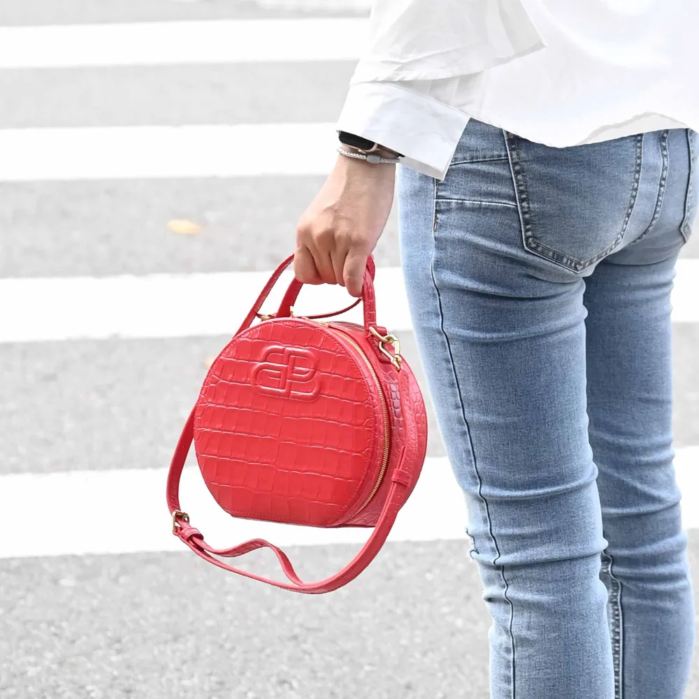 BALENCIAGA 巴黎世家 金屬感光滑牛皮卡片夾/零錢包(銀色) 歷史價格詳細信息