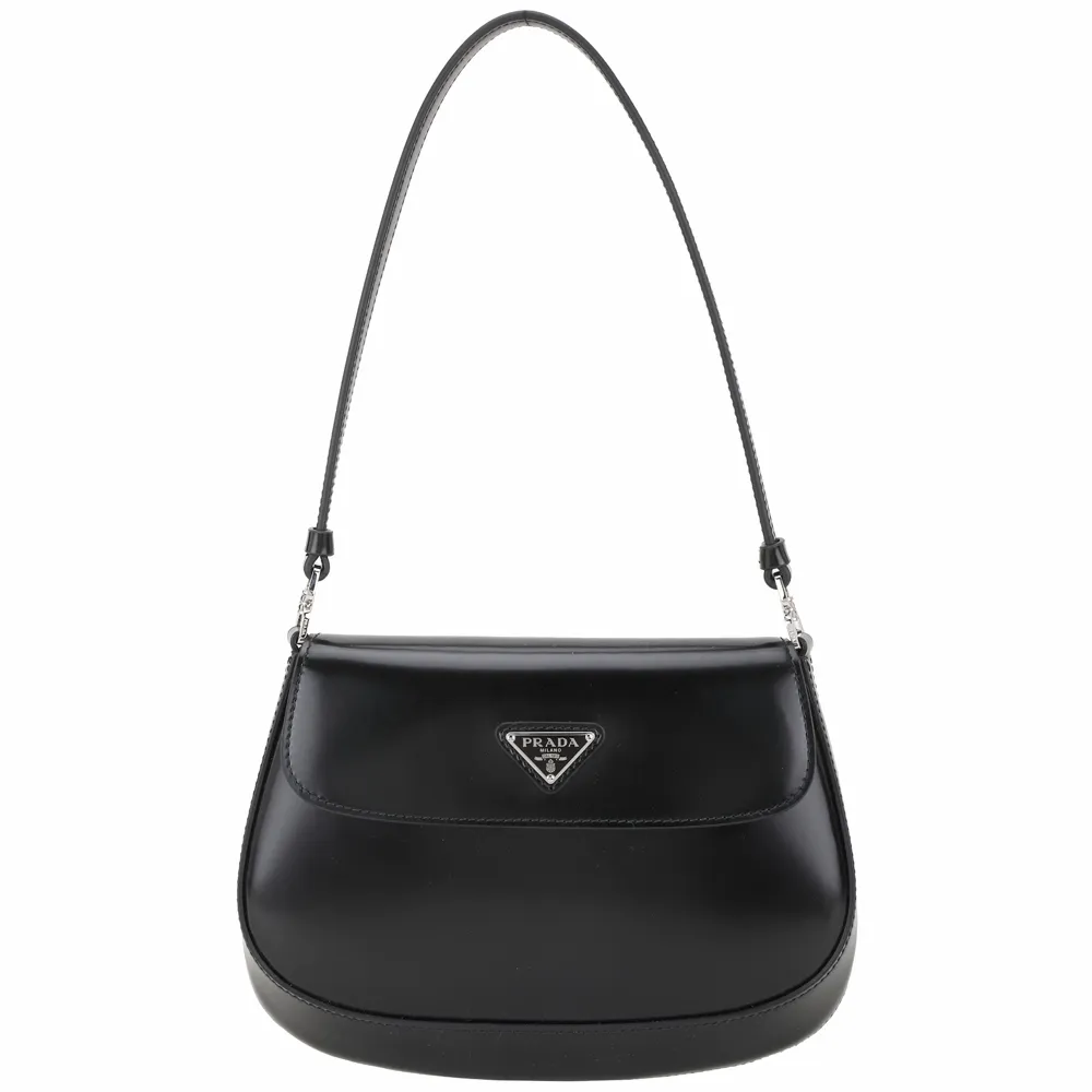 Prada 腋下包 絕對是Cool Girl必備的街拍Vintage?? 背著這只包和夥伴們走在壹起， 差點酷到沒朋友 歷史價格詳細信息