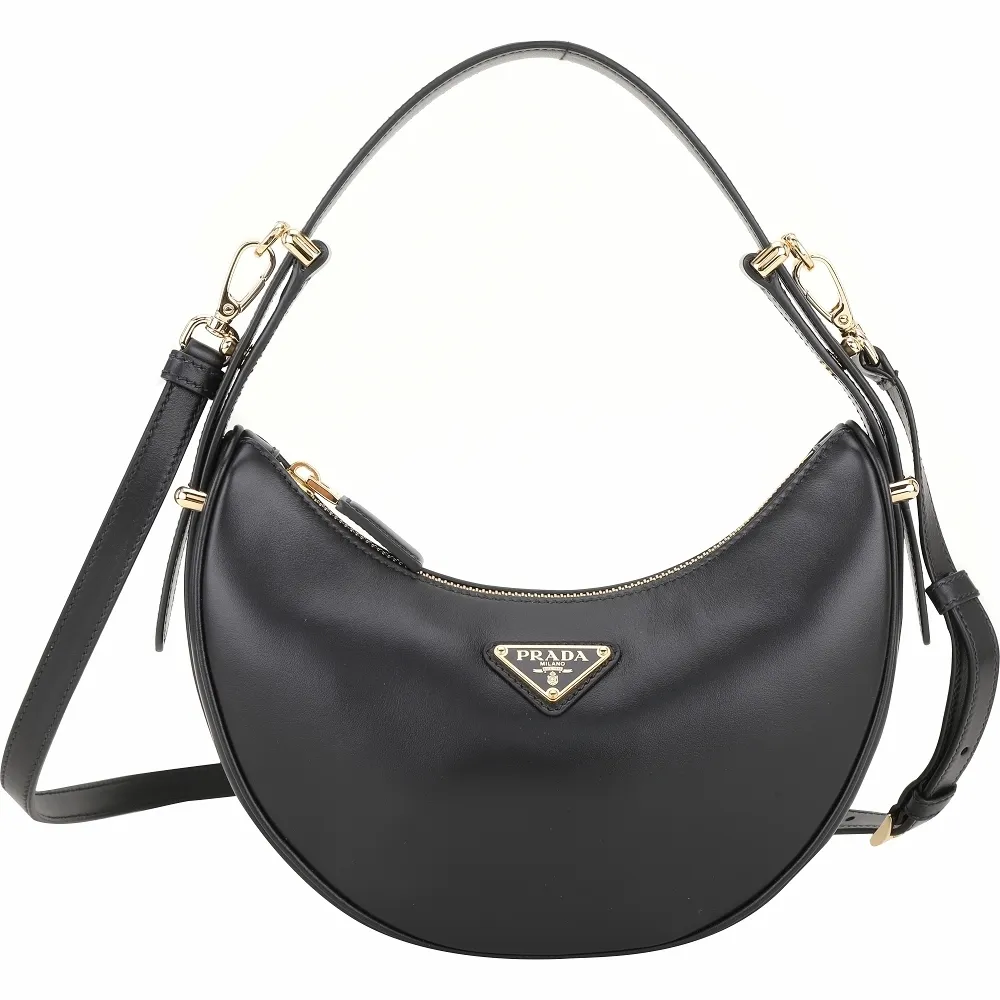 Prada 腋下包 絕對是Cool Girl必備的街拍Vintage?? 背著這只包和夥伴們走在壹起， 差點酷到沒朋友 歷史價格詳細信息