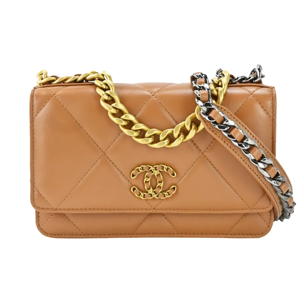 CHANEL 經典 LOGO菱格紋小羊皮WOC手拿/斜背包(黑色) 歷史價格詳細信息