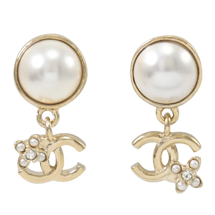 Chanel 垂墜式 白色 珠珠 耳環  亮片 絕版款式 歷史價格詳細信息