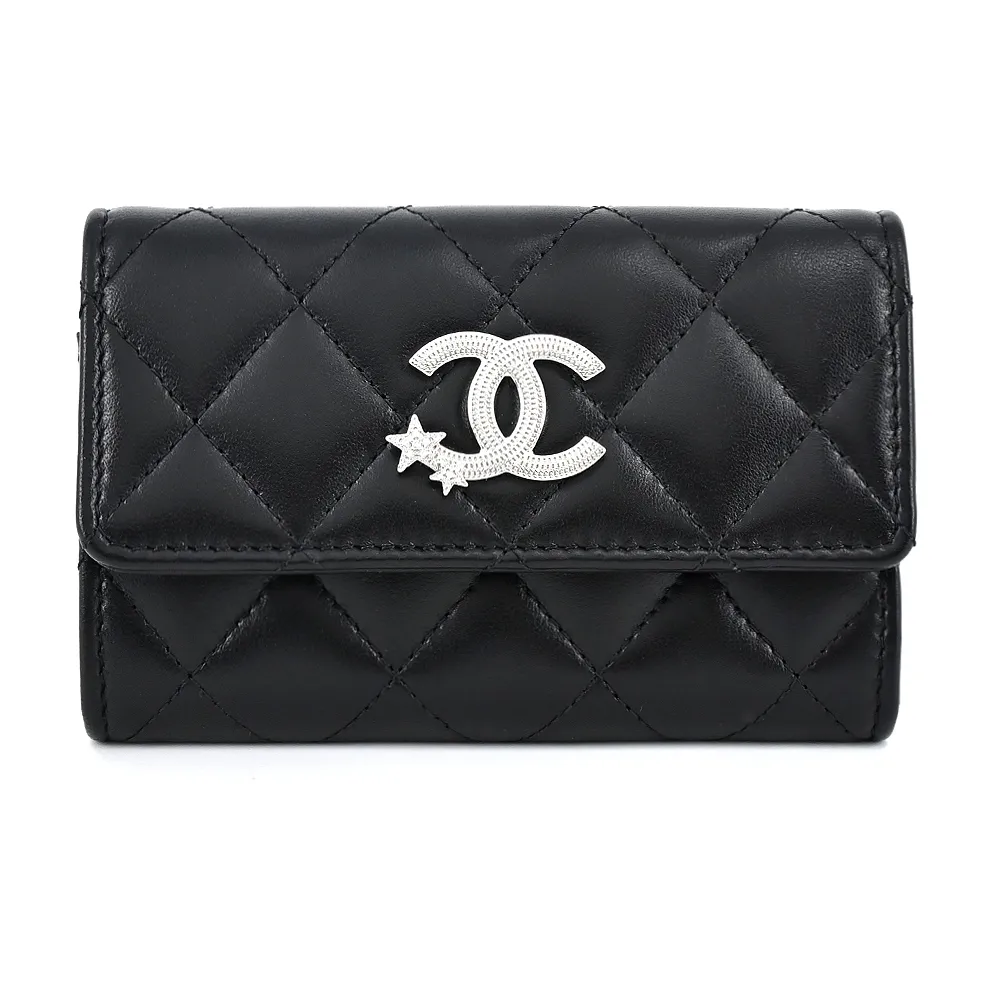 CHANEL 淡金Logo 菱格紋荔枝牛皮雙釦三折短夾(黑色) AP0230 B10583 C3906 歷史價格詳細信息