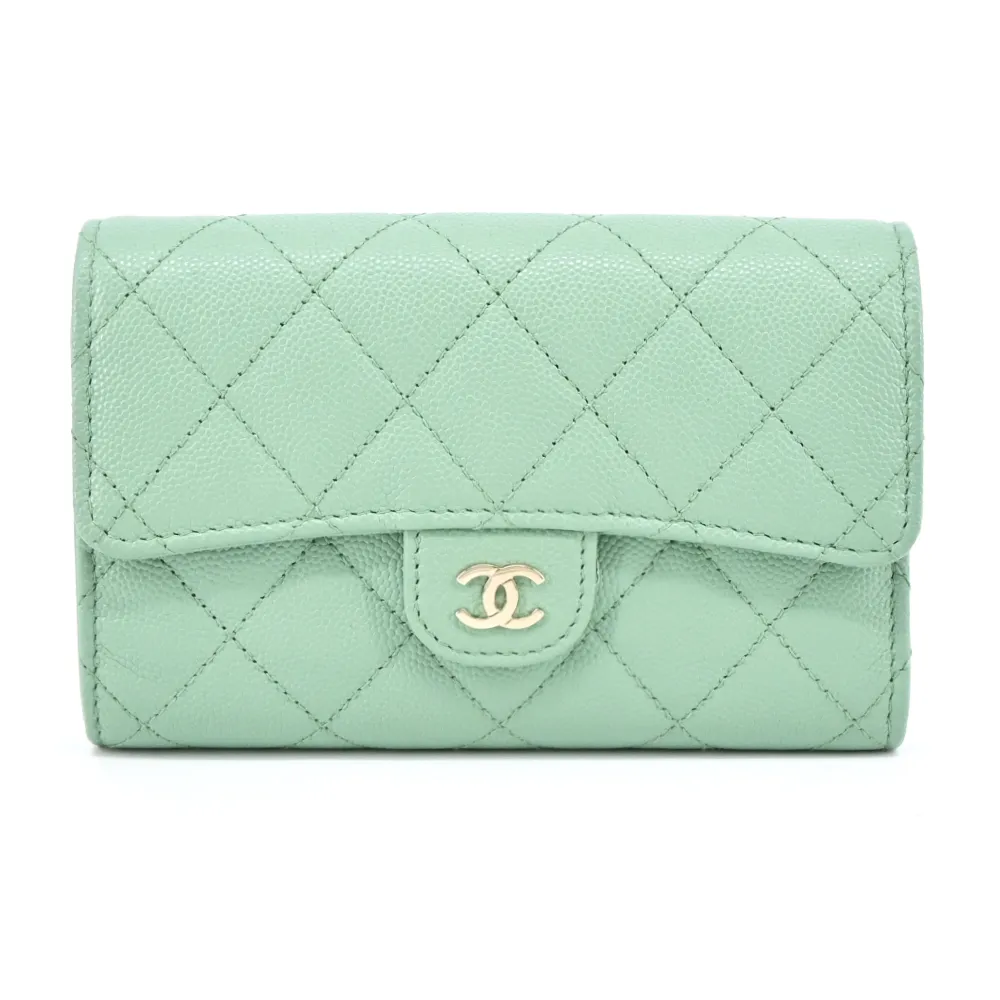 CHANEL經典金色雙C金屬菱紋小牛皮翻蓋三折短夾(芥末綠) 歷史價格詳細信息