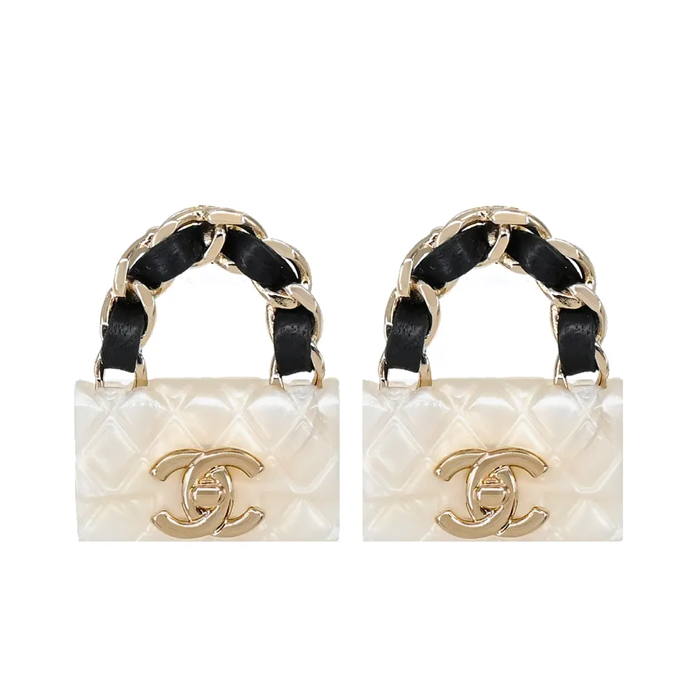 CHANEL 經典雙C LOGO皮革穿鍊水鑽造型胸針(淡金) 歷史價格詳細信息