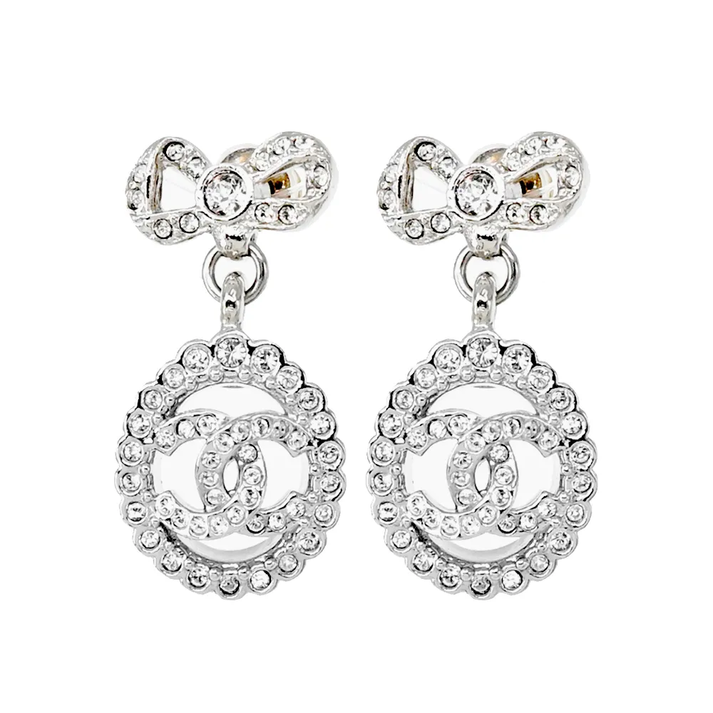 CHANEL蝴蝶結草帽 隨意搭配都是酷姐壹個！ 姐妹們，都給我沖～ 歷史價格詳細信息