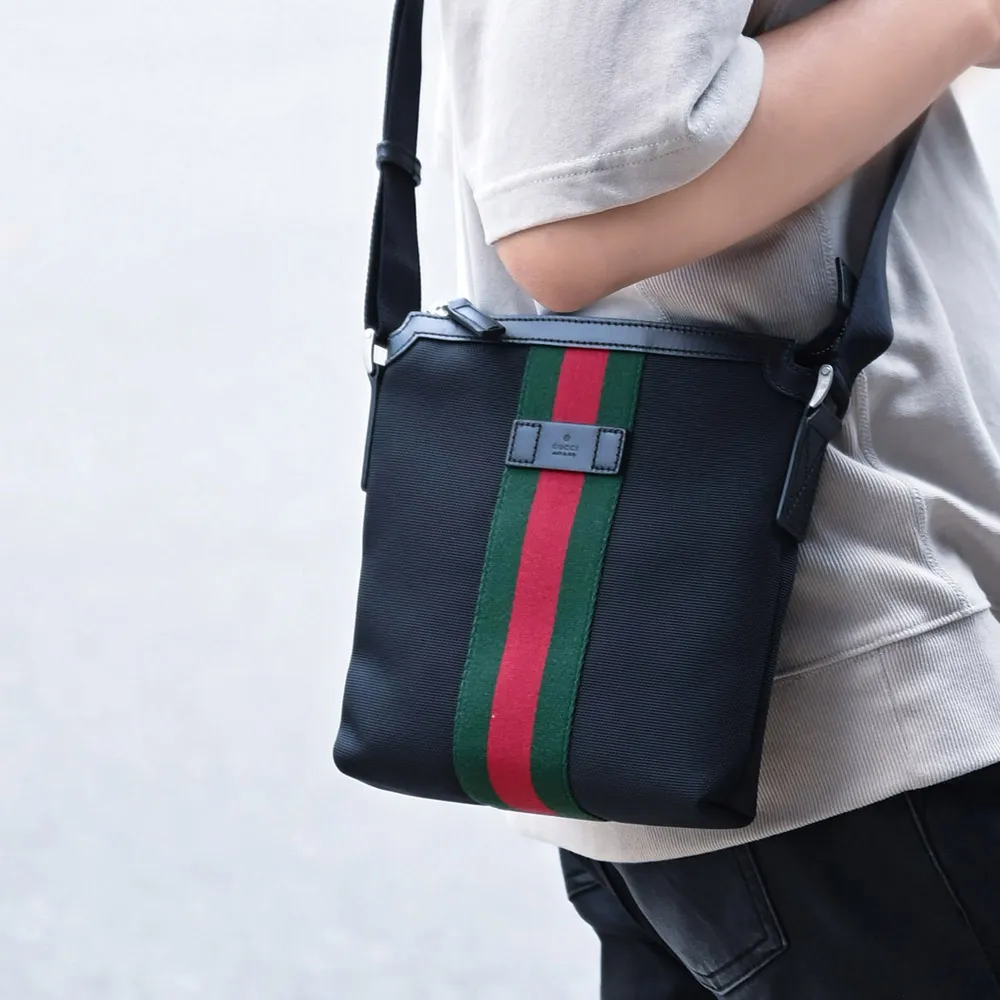 Gucci 經典 綠紅織帶logo設計 男生 拉鍊長夾 歷史價格詳細信息