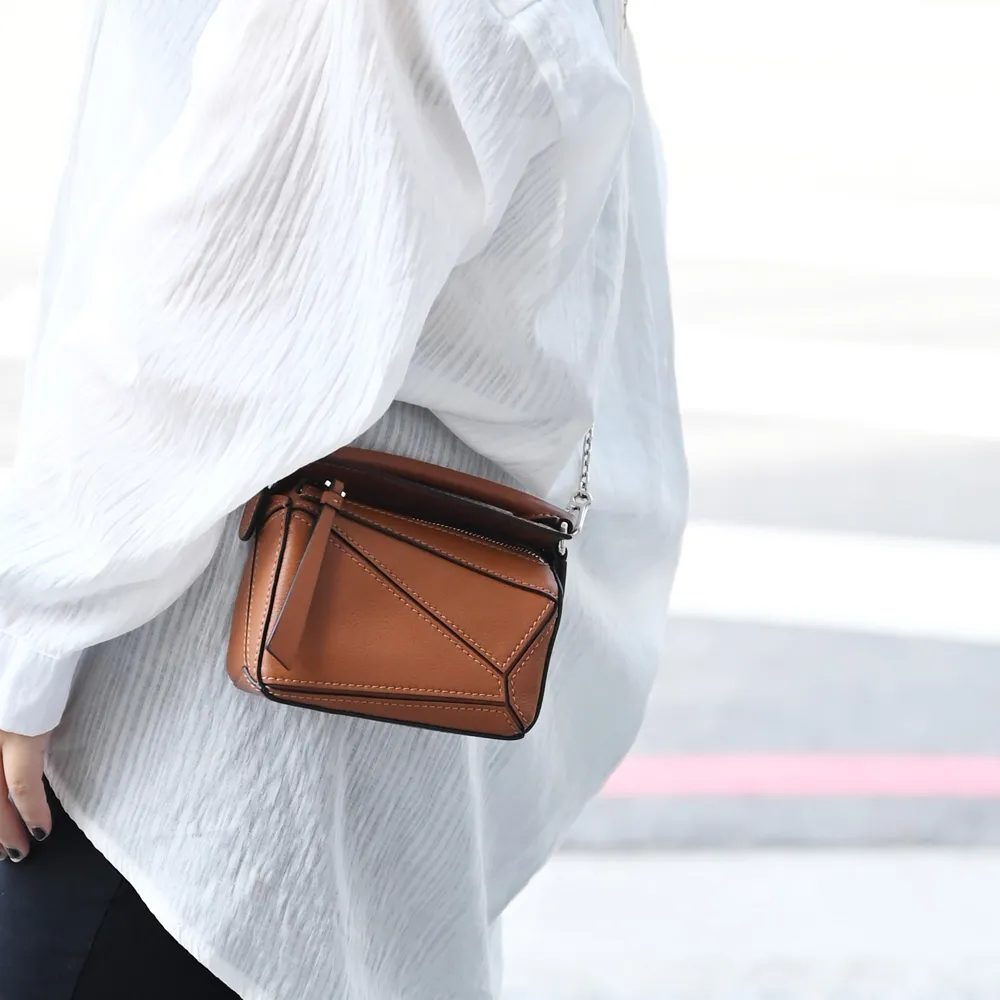 LOEWE 超美 經典 LOGO 水鑽 銀色 霸氣 二手 造型 戒指 歷史價格詳細信息