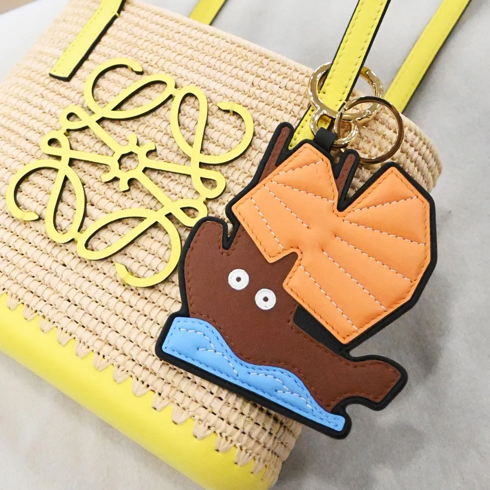 LOEWE 壓印LOGO米蘭意象水果蛋糕牛皮鑰匙圈吊飾 歷史價格詳細信息