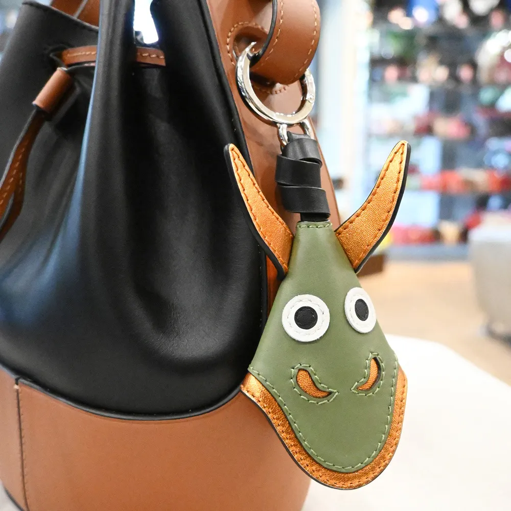 LOEWE 壓印LOGO米蘭意象水果蛋糕牛皮鑰匙圈吊飾 歷史價格詳細信息