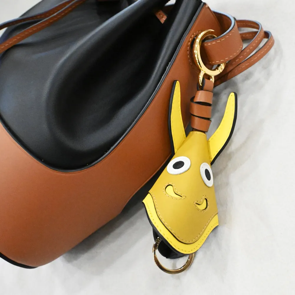 LOEWE 壓印LOGO米蘭意象水果蛋糕牛皮鑰匙圈吊飾 歷史價格詳細信息