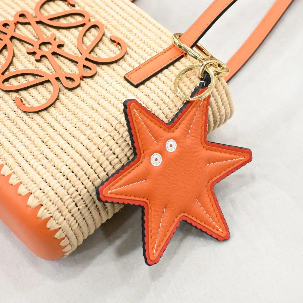 LOEWE 壓印LOGO米蘭意象水果蛋糕牛皮鑰匙圈吊飾 歷史價格詳細信息