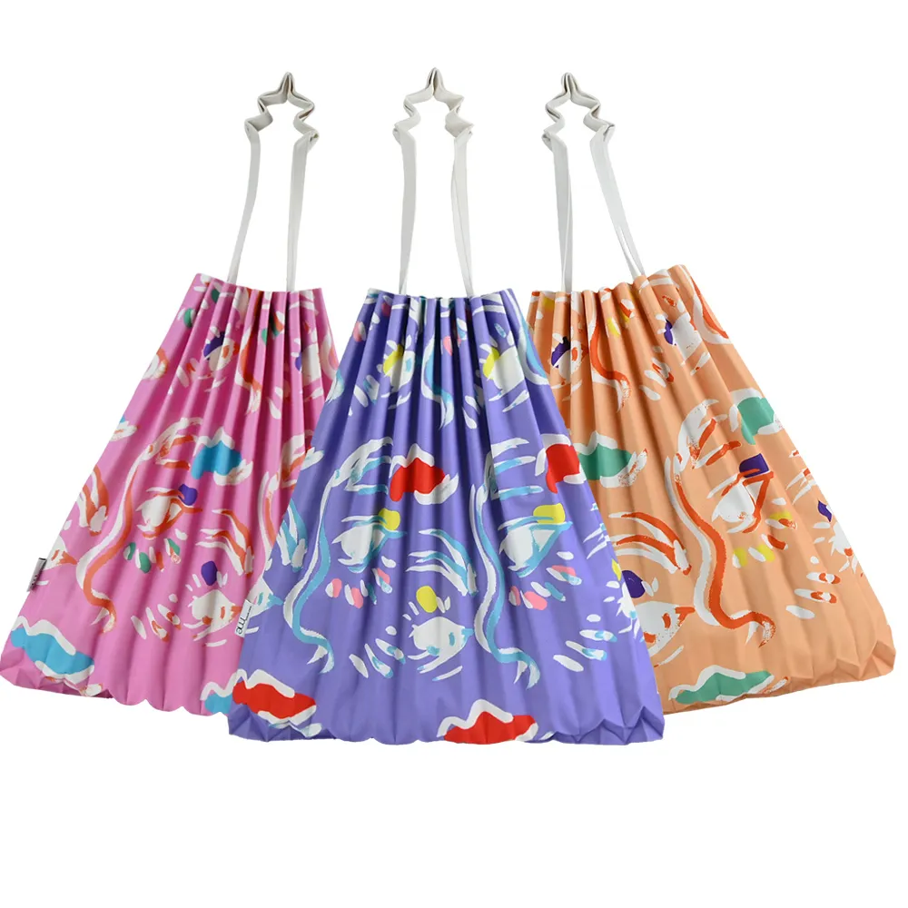 ISSEY MIYAKE 三宅一生 FACE TRUNK褶襉斜背包 歷史價格詳細信息