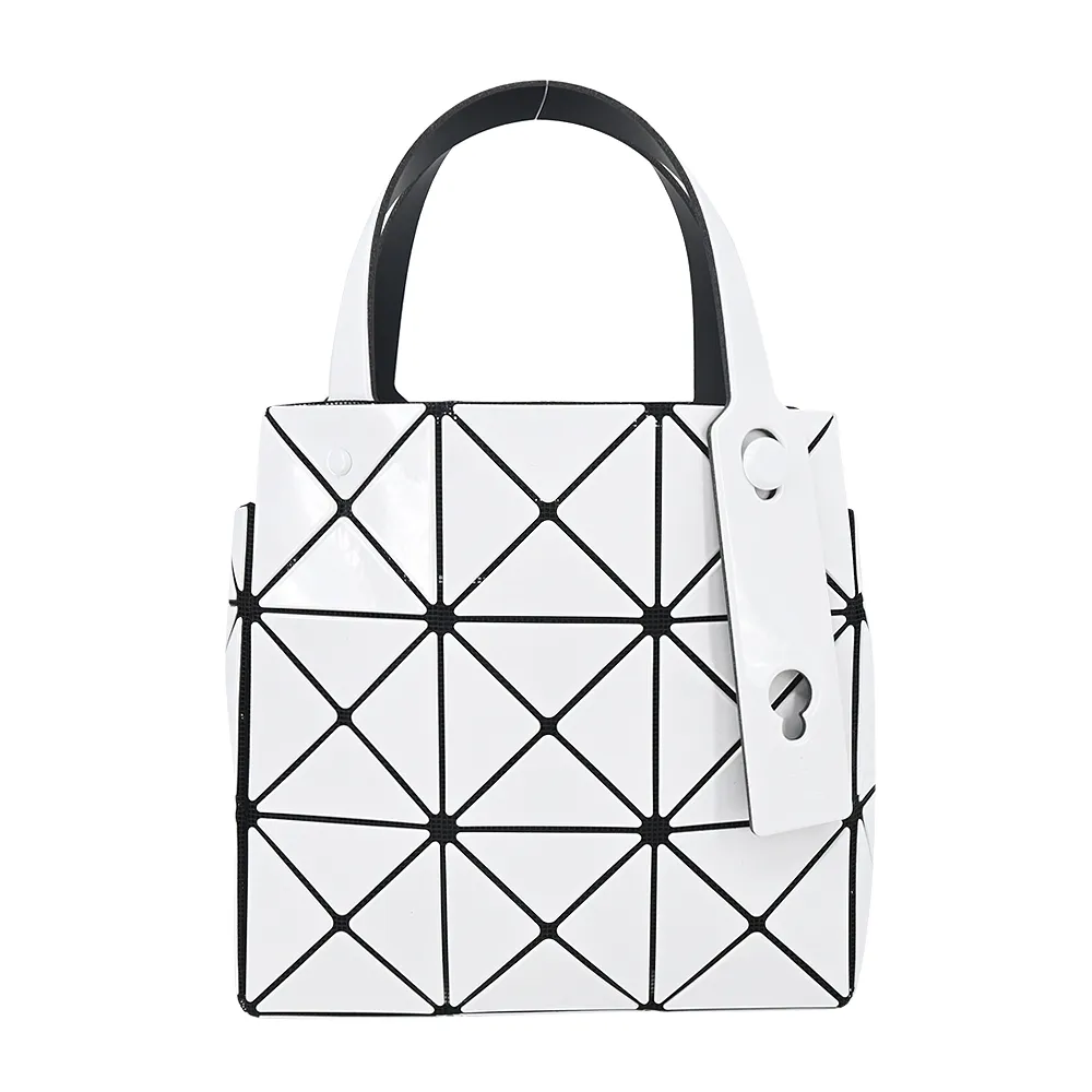 ISSEY MIYAK BAO BAO CARAT 3X3 亮面手提小方盒(藍色) AG610 72 歷史價格詳細信息