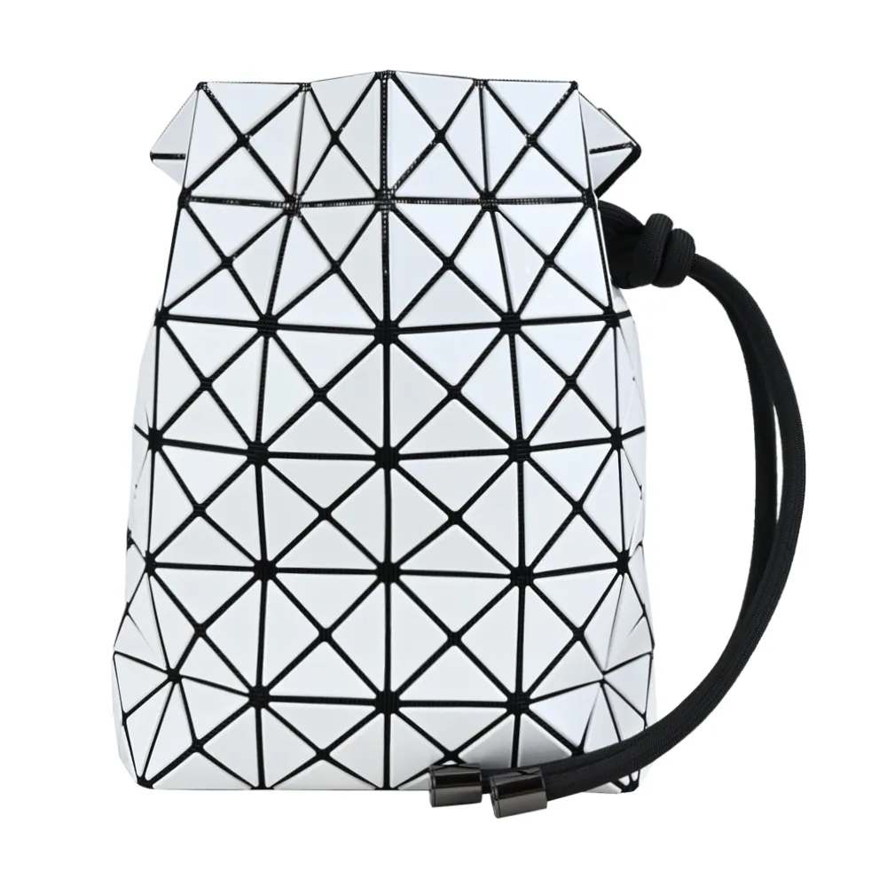 ISSEY MIYAKE 三宅一生 BAOBAO 白色亮面方格10x10側肩/手提包 歷史價格詳細信息