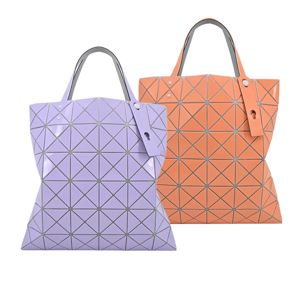 ISSEY MIYAKE 三宅一生 BAOBAO  6x6 亮面手提包-白 歷史價格詳細信息