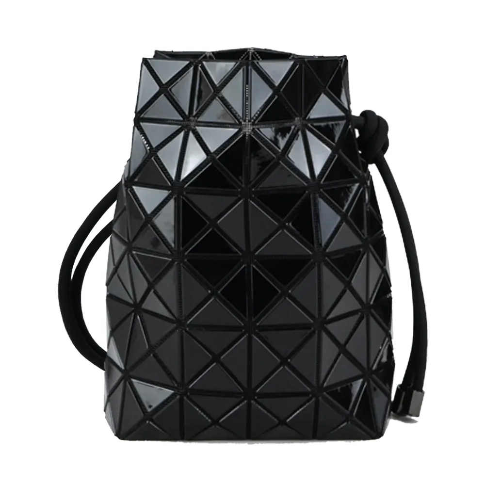 ISSEY MIYAKE 三宅一生 BAOBAO 黑亮面方格7x7側肩/手提包 歷史價格詳細信息