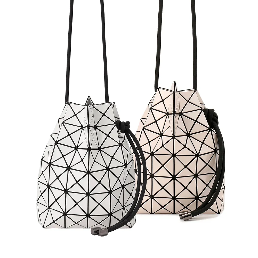 ISSEY MIYAKE 三宅一生 BAOBAO 亮面束口斜背包-白 歷史價格詳細信息