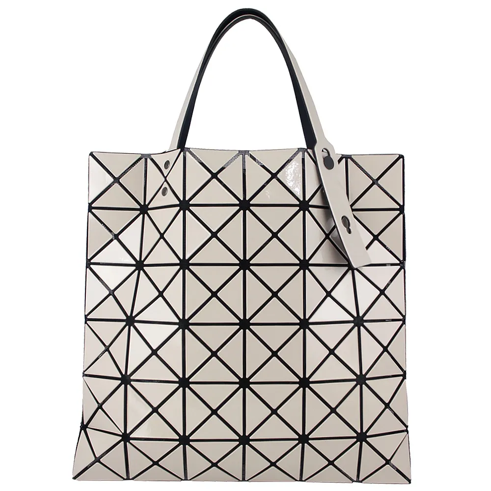 ISSEY MIYAKE 三宅一生 BAOBAO  6x6 亮面手提包-白 歷史價格詳細信息