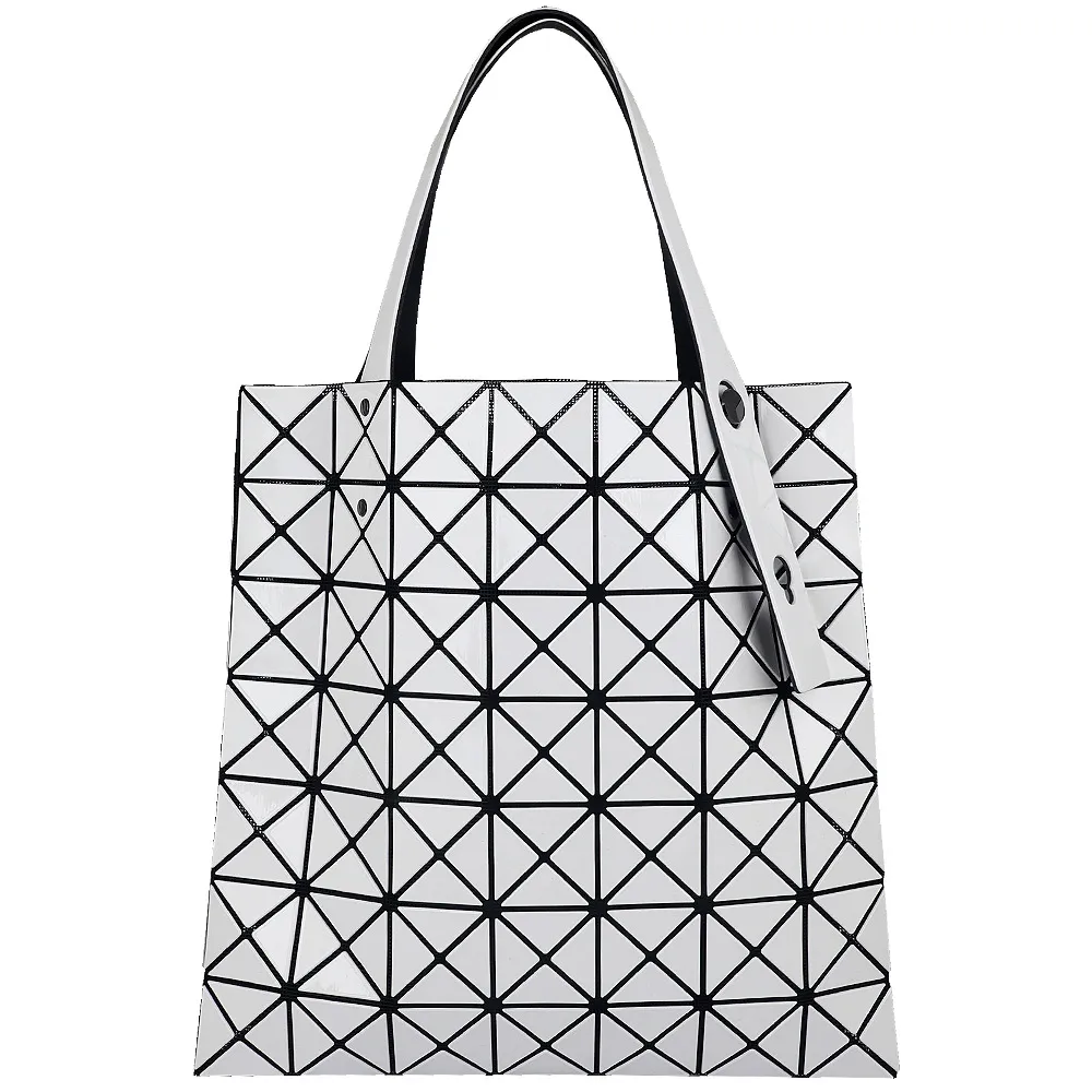 ISSEY MIYAKE 三宅一生 BAOBAO 白色亮面方格10x10側肩/手提包 歷史價格詳細信息