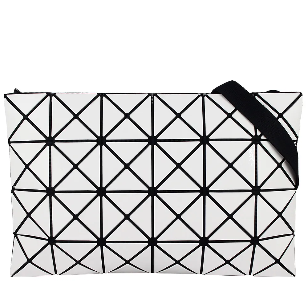ISSEY MIYAKE 三宅一生 BAOBAO 白色亮面方格10x10側肩/手提包 歷史價格詳細信息