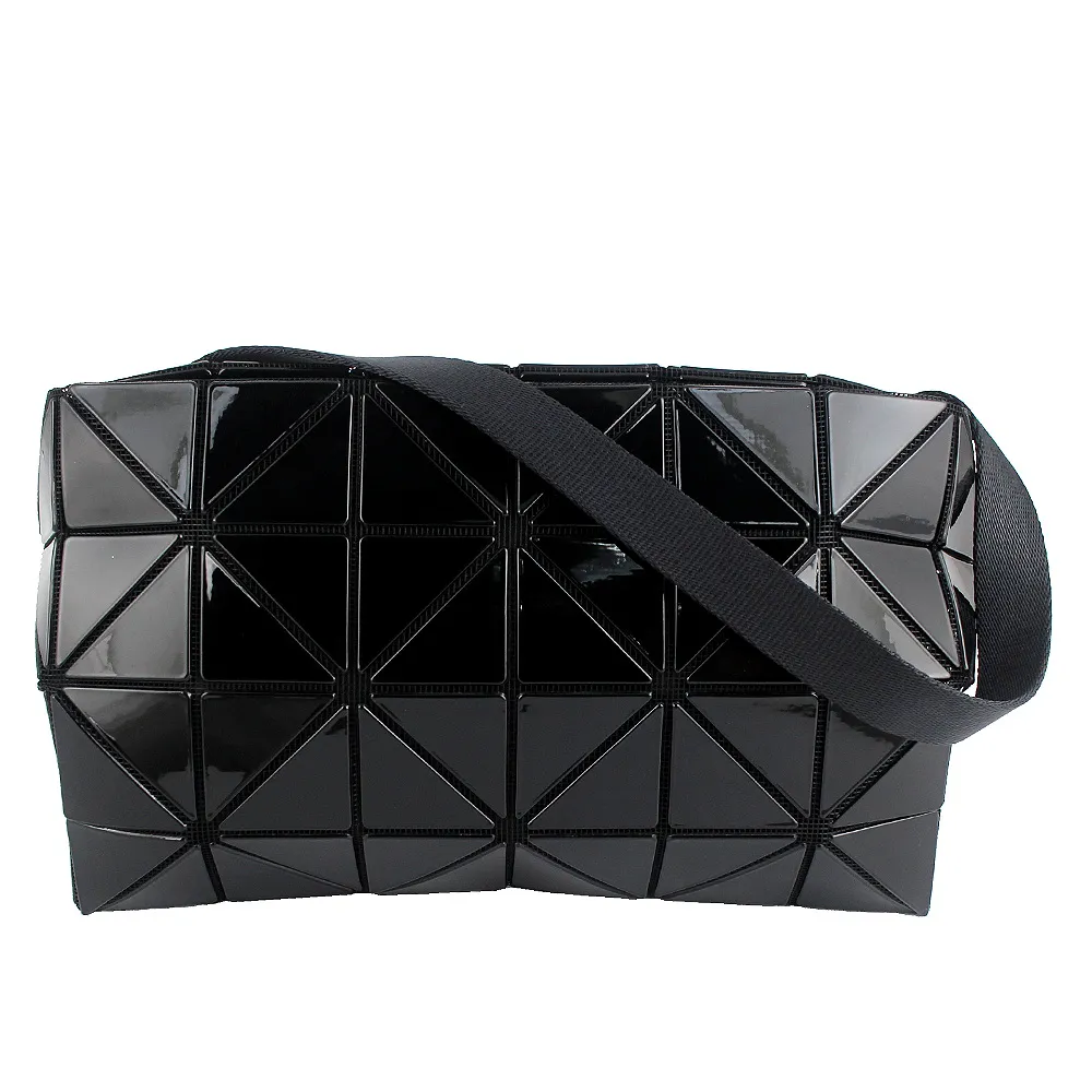 三宅一生 Issey Miyake BAOBAO 小方盒 手機包 手提包 手挽包 草綠色 免運 歷史價格詳細信息