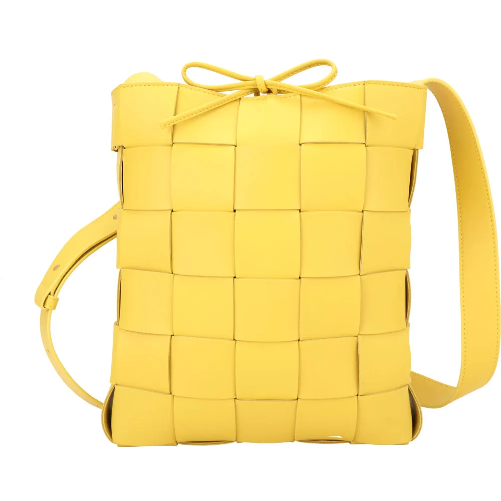 Bottega Veneta 編織小羊皮Hobo 包 寶石紅色 歷史價格詳細信息