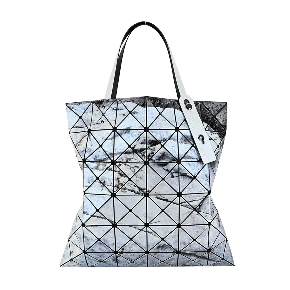ISSEY MIYAKE 三宅一生 BAOBAO 6x6 仿岩石紋立體手提包-深咖 歷史價格詳細信息