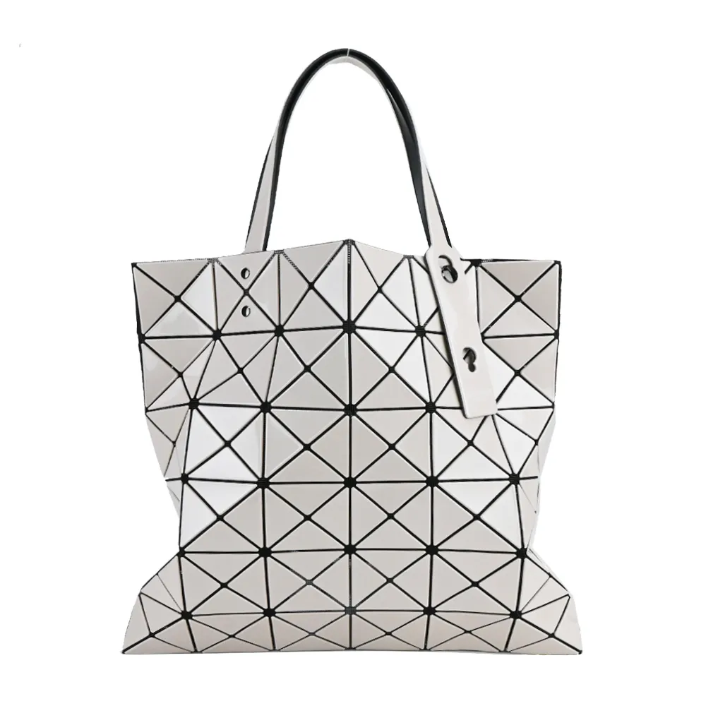 ISSEY MIYAKE 三宅一生 BAOBAO  6x6 亮面手提包-白 歷史價格詳細信息