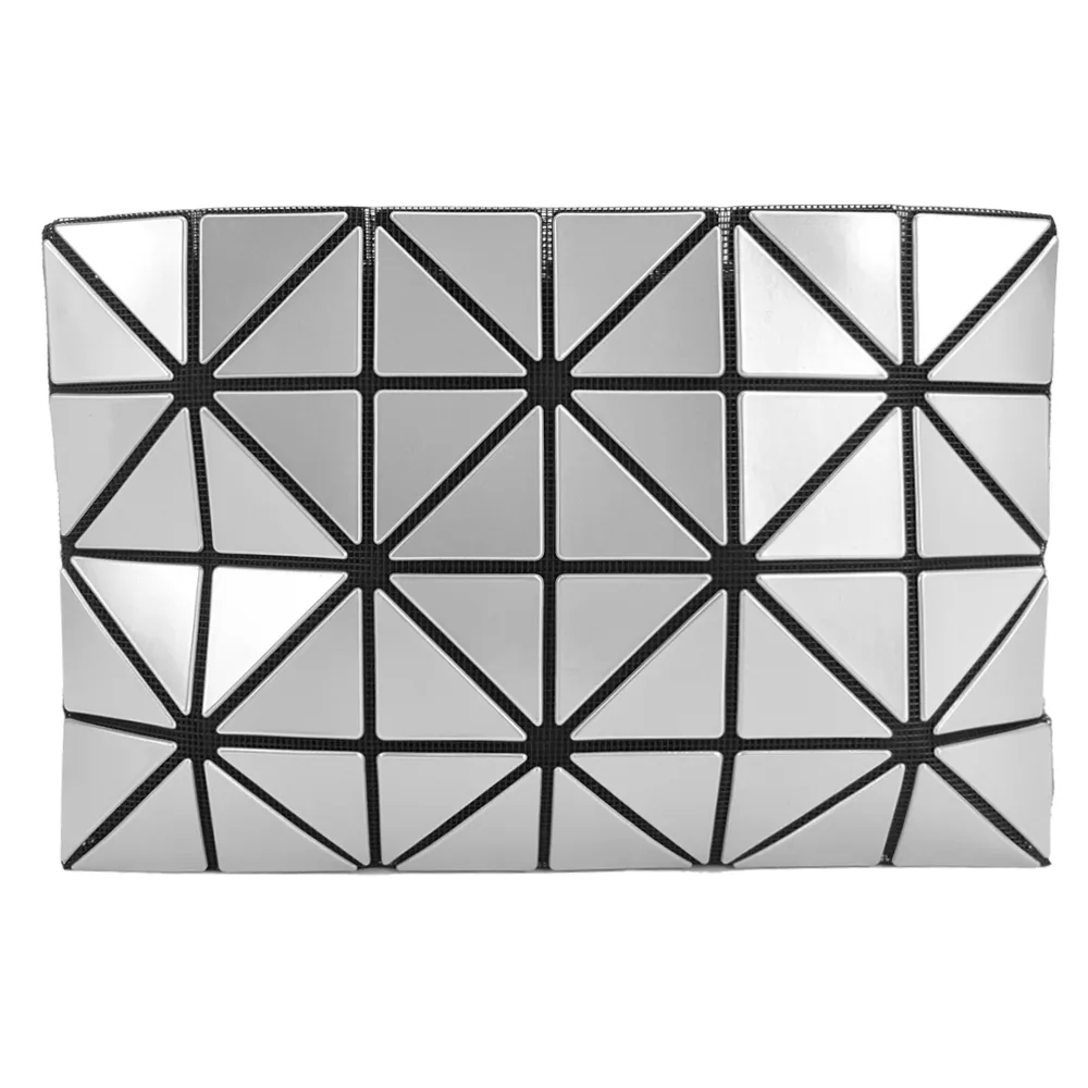 ISSEY MIYAKE 三宅一生 BAOBAO 黑亮面方格7x7側肩/手提包 歷史價格詳細信息