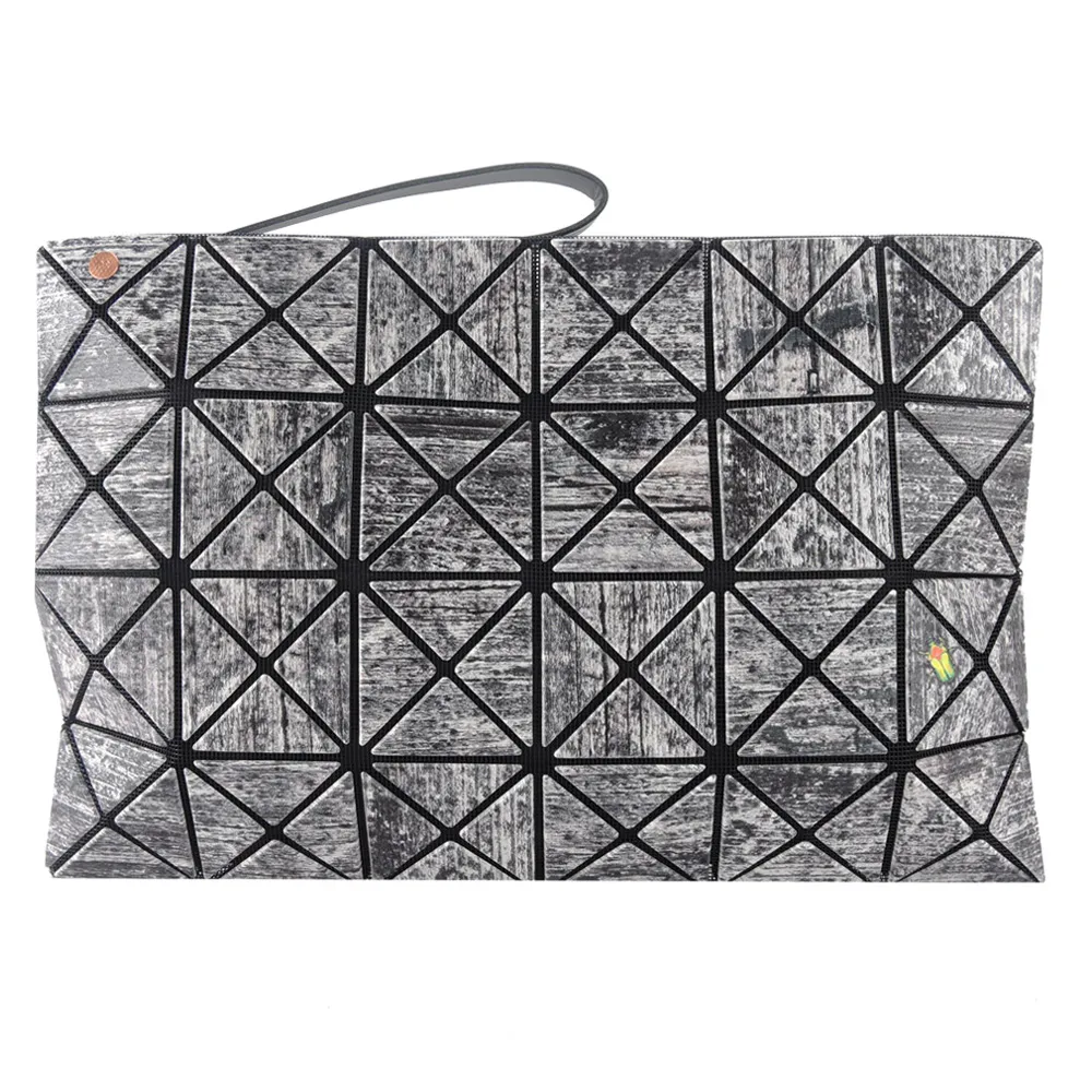 ISSEY MIYAKE 三宅一生 BAOBAO 壓紋亮面6X6手提包-綠 歷史價格詳細信息