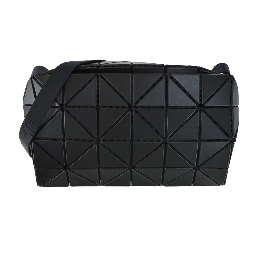 ISSEY MIYAKE 三宅一生 BAOBAO 4x6亮面手拿包-白 歷史價格詳細信息