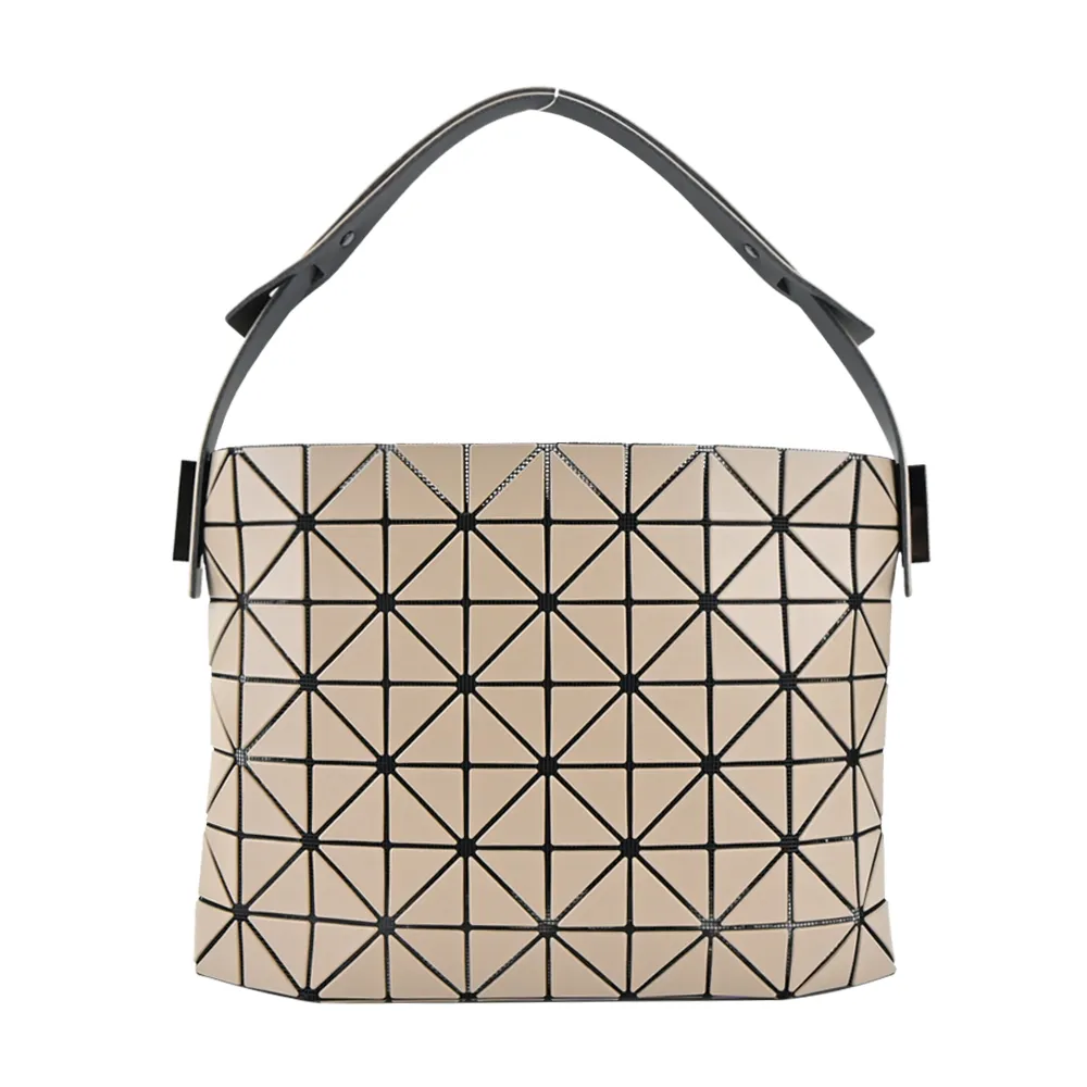 三宅一生 Issey Miyake BAOBAO 小福袋 抽繩 水桶包 肩背包 斜挎包 女包 亮面奶茶色 免運 歷史價格詳細信息