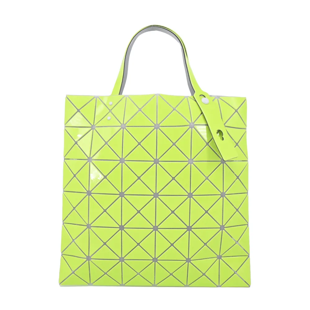 ISSEY MIYAKE 三宅一生 BAOBAO  6x6 亮面手提包-白 歷史價格詳細信息