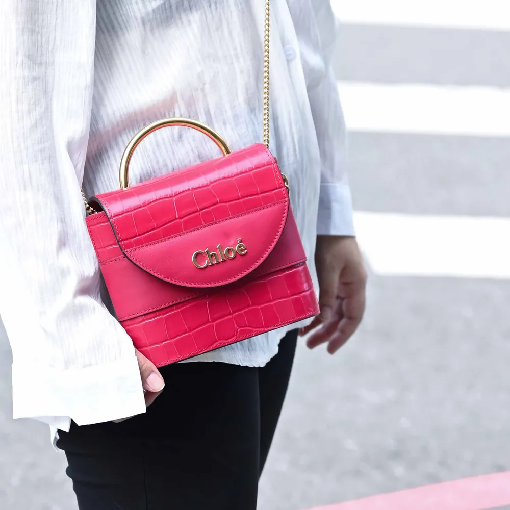 CHLOE 金屬LOGO Mini 小牛皮斜背半圓包.咖 歷史價格詳細信息