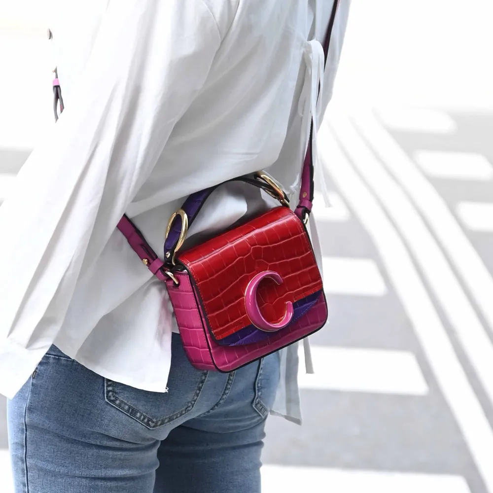 CHLOE 新款 金屬C Mini鱷魚紋漸層手提單肩方包.紫 歷史價格詳細信息