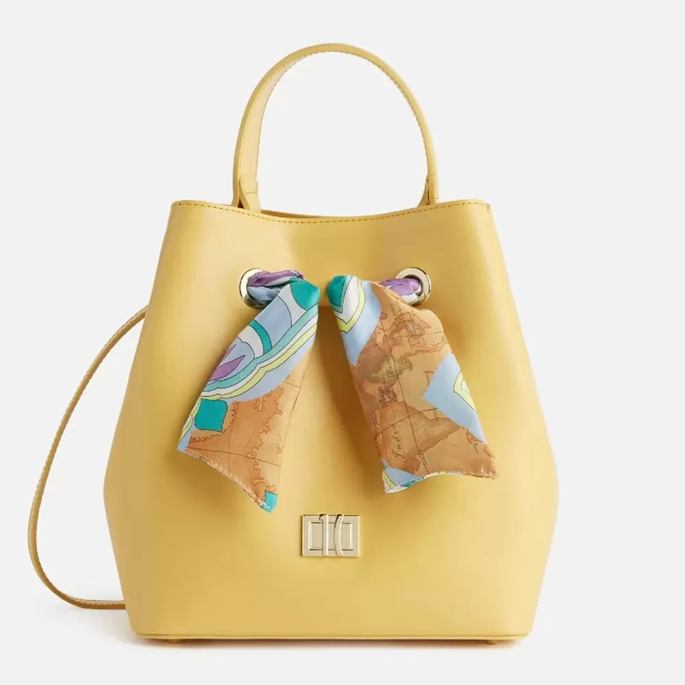 【Alviero Martini 義大利地圖包】牛皮壓紋LOGO金環皮帶105cm-黑色 歷史價格詳細信息