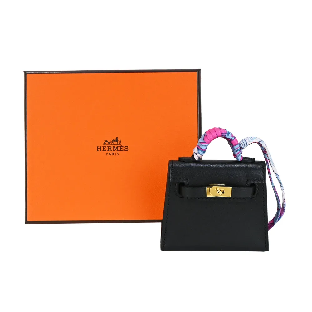 Hermes 愛馬仕 小牛皮流蘇披肩 圍巾 騎士鬥篷，超級美！秋冬怎麼搭都高級，不挑個子，很顯高，特別氣質，很好搭 歷史價格詳細信息