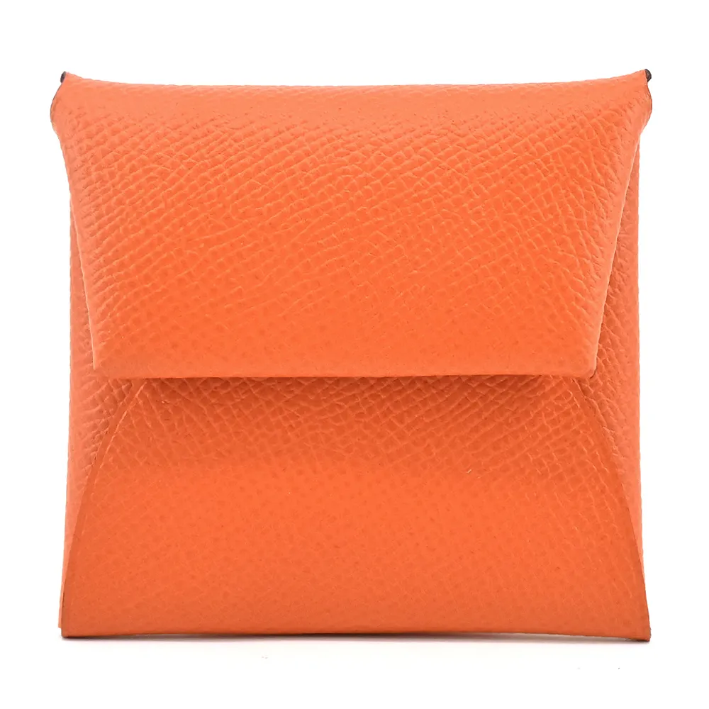 Hermes 愛馬仕 小牛皮流蘇披肩 圍巾 騎士鬥篷，超級美！秋冬怎麼搭都高級，不挑個子，很顯高，特別氣質，很好搭 歷史價格詳細信息