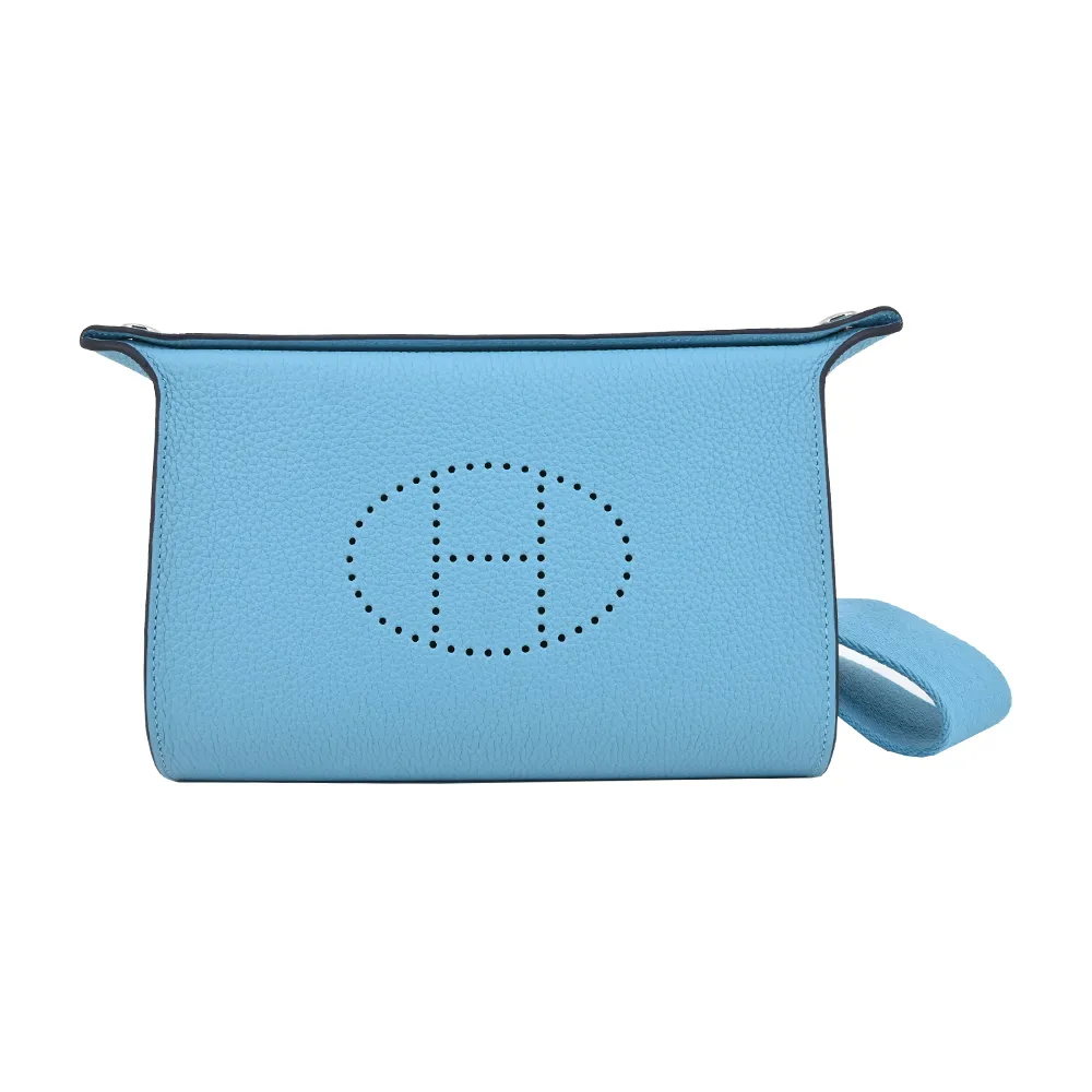 Hermes 愛馬仕 小牛皮流蘇披肩 圍巾 騎士鬥篷，超級美！秋冬怎麼搭都高級，不挑個子，很顯高，特別氣質，很好搭 歷史價格詳細信息