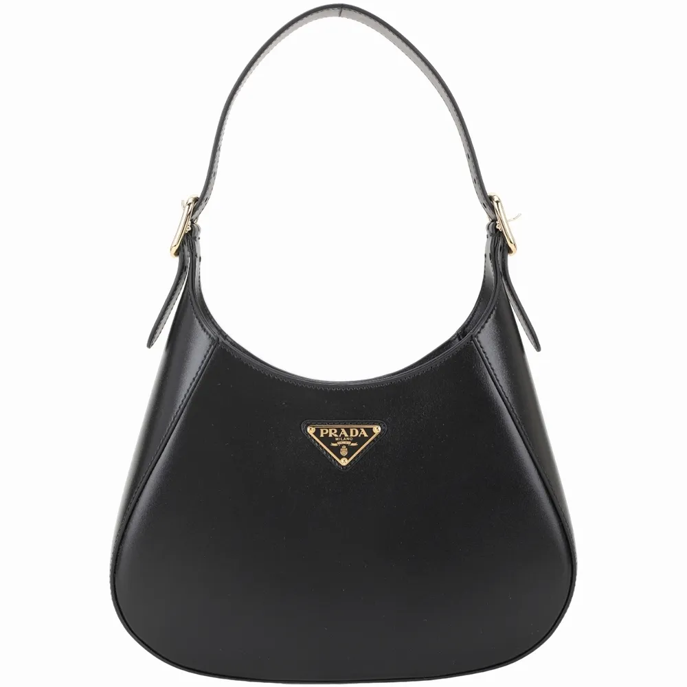 Prada 腋下包 絕對是Cool Girl必備的街拍Vintage?? 背著這只包和夥伴們走在壹起， 差點酷到沒朋友 歷史價格詳細信息