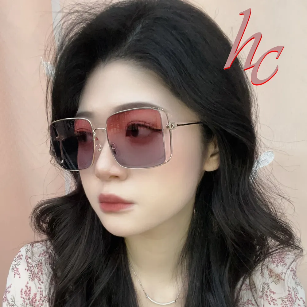 COACH 蔻馳 亞洲版 時尚太陽眼鏡 框面精緻水鑽設計 HC8413BD 50023C 黑框漸層灰鏡片 公司貨 歷史價格詳細信息